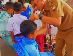 Desa Cipanas Gelar Cukur Massal Bagi Anak Sekolah