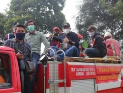 Wabup Kembali Kemudikan Damkar Semprotkan Disinfektan Untuk  Cegah Penyebaran  Virus Korona