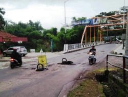Membahayakan!! Jalan 11 April Dijembatan Rancapurut Berlubang