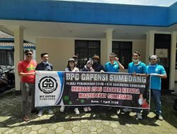 Peduli Wabah Corona, Gapensi Sumedang Bagi-bagi Masker