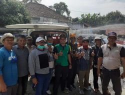 Dalam Rangka Reses Dewan,  H. Deden Beserta Kelurahan Kota Kaler Lakukan Penyemprotan Disinfektan Dilingkungannya