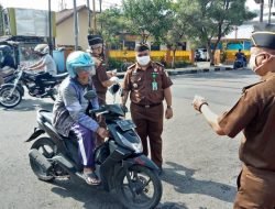 Peduli Covid-19, Kejari Sumedang Bagikan Ribuan Masker