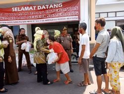 Opang dan Tukang Becak Ini, Kaget Dapat Bantuan Paket Sembako dari Kejari Sumedang