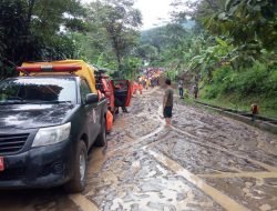 Tertutup Longsor, Arah Sumedang – Subang Putus Total