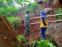 Pasca Hujan Lebat, Longsor Menimpa Rumah Warga