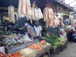 Omset Anjlok 50 Persen, Pedagang  Pasar Ipres Minta Keringanan Retribusi