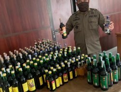 Razia Toko Kelontong, Satpol PP Sumedang Berhasil Amankan Ratusan Botol Miras
