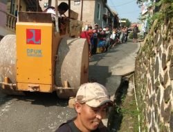 Bermodalkan Swadaya, Warga Pasanggrahan Baru Gotong Royong Perbaiki Jalan Rusak