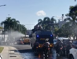 Kasus Covid-19 Melonjak, Forkopimda Sumedang dan PMI Jabar Lakukan Penyemprotan Disinpektan Secara Masal