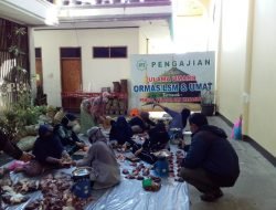 Pakai Bongsang, DKM Mesjid Agung Sumedang Bagikan Ribuan Daging Kurban