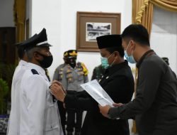 Lantik Kades Terpilih, Bupati Sumedang: Jangan Sekali-kali Mempersulit Masyarakat