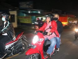 Naik Motor Matic, Ketua Ketua DPRD Pantau Langsung Malam Pergantian Tahun di Sumedang