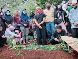 Isak Tangis Iringi Pemakaman Kasi Darlog BPBD Sumedang, Korban Longsor di Cimanggung