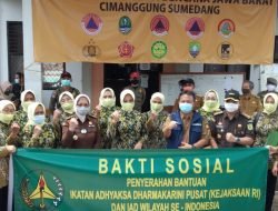Ikatan Adhiyaksa Dharmakarini Jabar, Salurkan Santunan Bagi Korban Longsor Cimanggung