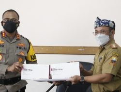 Bantu RSUD Menangani Covid-19, Polres Sumedang Salurkan Bantuan Rapid Test Antigen dan APD