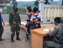 Masih Temukan Banyak Pelanggar Prokes, Polsek Ganeas Bagikan Masker