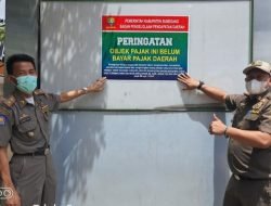 Dianggap Lalai, Bappenda Sumedang Pasang Stiker Peringatan di Perusahaan Penunggak Pajak