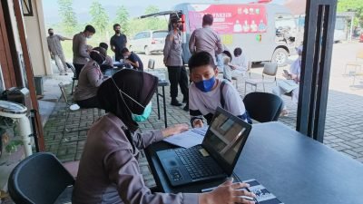 Puluhan Anak Ikuti Vaksinasi pada Gerai Vaksin Presisi Bhakti Kesehatan Bhayangkara untuk Negeri