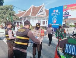 Polres Sumedang, Distribusikan Ratusan Bansos PPKM Darurat