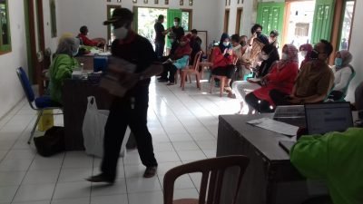 Lagi, Puskesmas Hariang Gelar Vaksinasi Diwarnai Pembagian Bansos