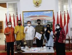 Kadisparbudpora Apresiasi Dua Pelajar Pemenang Grand Final Festival Pop Sunda Virtual 2021