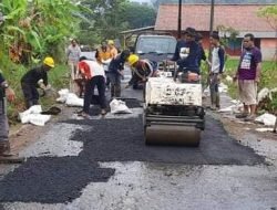 Dalam Sepekan, Tim URCTL PUPR Sumedang Perbaiki Lima Ruas Jalan Berlubang di Sumedang
