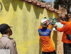 Cegah Resiko Bencana, BPBD Sumedang Pasang Rambu Evakuasi di Lokasi Rawan Pergerakan Tanah