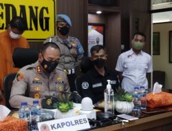 Ratusan Botol Miras Beserta Penjual Diamankan Polisi