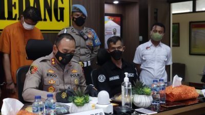 Ratusan Botol Miras Beserta Penjual Diamankan Polisi