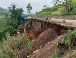 Dampak Longsor, Jalan Gudang – Jambu Tanjungsari di Rehab