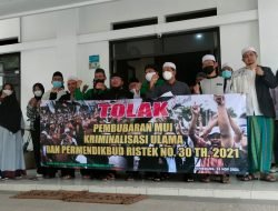 Kecam Seruan Pembubaran MUI dan Permendikbud No 30 Tahun 2021, Ulama dan Umat Islam di Sumedang Gelar Aksi Damai