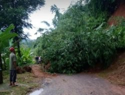 Akses Dua Desa di Sumedang Selatan Putus Akibat Longsong