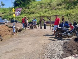 Warga Blokir Akses Jalan Wisata Alam Panenjoan