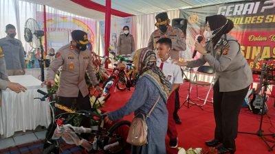 Kapolda Jawa Barat Tinjau Vaksinasi di Mako Polres Sumedang