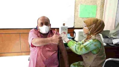 Tingkatkan Kekebalan Tubuh, Jajaran Anggota DPRD Sumedang Disuntik Vaksin Booster