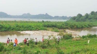 Sesosok mayat berjenis kelamin laki-laki ditemukan Bendungan Waduk Jatigede tepatnya di Blok Tugu Desa Wado Kecamatan Wado Kabupaten Sumedang, pada Rabu 9 Februari 2022 sekitar Pukul 12.00 WIB