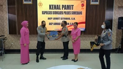 Polres Sumedang melakukan kegiatan serah terima jabatan Kapolsek Ujungjaya bertempat di lapangan Apel Mapolres Sumedang, pada Selasa 15 Februari 2022