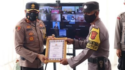 Kapolres Sumedang AKBP Eko Prasetyo Robbyanto kembali meresmikan Program Perbaikan Rutilahu di Dusun Ciawailarangan Desa Ciherang Kecamatan Sumedang Selatan Kabupaten Sumedang. Rabu (23/03/2022).