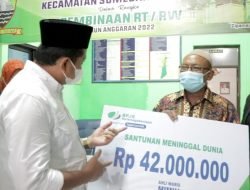 Ahli Waris Ketua RT dan Guru Ngaji di Sumedang Dapat Santunan Jamsostek
