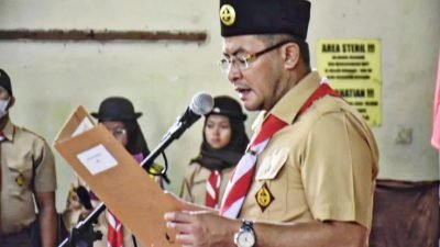 Camat Darmaraja Agus Sujatmiko dilantik sebagai Ketua Mabiran Gerakan Pramuka Darmaraja oleh Wakil Bupati H Erwan Setiawan selaku Ketua Kwarcab Gerakan Pramuka Kabupaten Sumedang Selasa (29/3/2022) di GOR PGRI Darmaraja