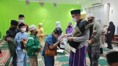 Shalat Tarawih Pertama, Kapolres Sumedang Gelar Tarawih Bersama Anak Yatim