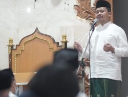 Bupati Laksanakan Shalat Tarawih Hari Pertama di Masjid Agung Sumedang