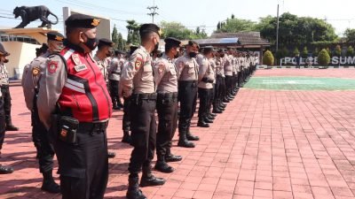 Polres Sumedang Apel Gelar Pasukan dalam rangka backup pengamanan Demo 11 April dari Aliansi Badan Eksekutif Mahasiswa di Istana Negara Jakarta, yang bertempat di Lapang Apel Mapolres Sumedang pada Senin (11/04/2022)