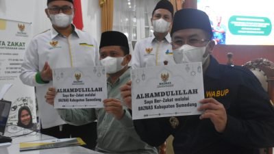 Gebyar Ramadan Tahun 1443 H/2022 M berupa pembayaran zakat mal oleh Bupati, Wakil Bupati, Sekda dan seluruh Kepala Perangkat Daerah Kabupaten Sumedang di Gedung Negara, Selasa (12/4)