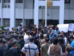 Sidang Kedua Kekerasan Terhadap Anak, Diwarnai Aksi Unras Aliansi Masyarakat Sumedang