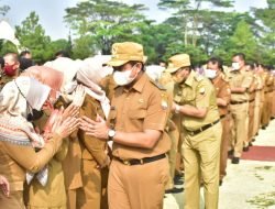 Hari Pertama Pasca Libur Lebaran, Bupati Sumedang Pimpin Apel Pagi
