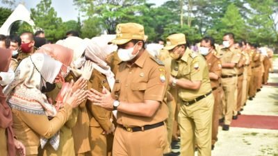 Hari Pertama Pasca Libur Lebaran, Bupati Sumedang Pimpin Apel Pagi