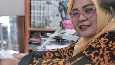 Pengusaha batik Sumedang merek "Nafira", Nafisa Sariningsih mengungkapkan rasa bangganya karena produknya dikenakan para peserta Musabaqah Tilawatil Qur'an (MTQ) XXXVII Tingkat Provinsi Jawa Barat