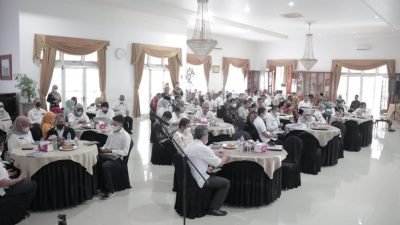 Para Kepala BKPSDM se-Provinsi Jawa Barat berkumpul di Gedung Negara dalam rangka Rapat Koordinasi (Rakor) dan Evaluasi Penerapan Nilai Dasar, Kode Etik, Kode Perilaku Pegawai ASN pada Pemerintah Provinsi, Kabupaten dan Kota se-Provinsi Jawa Barat, Rabu (29/6).