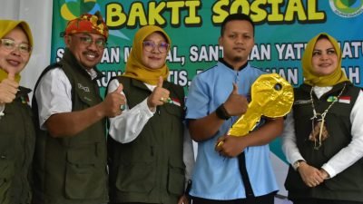 Pahlawan Covid 19 Asal Sumedang Dapat Bantuan Program Romantis Jabar Bergerak
